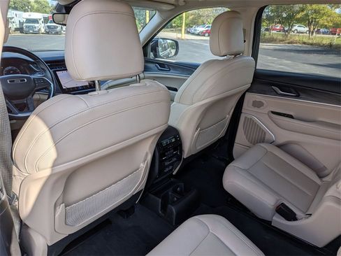 Used 2022 Jeep Grand Cherokee L Limited image 27