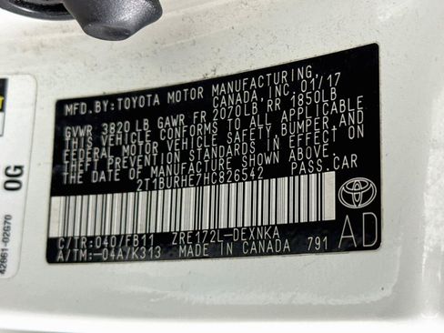 Used 2017 Toyota Corolla LE w/ Carpet Mat Package (TMS) FWD image 30