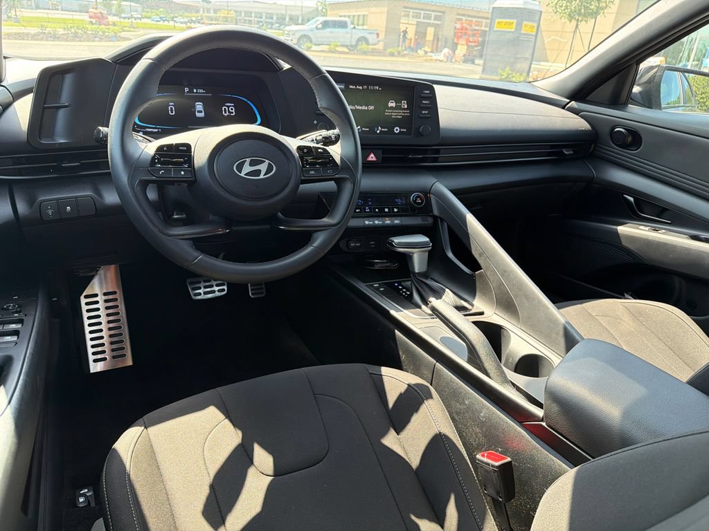 Certified 2025 Hyundai Elantra Sport FWD image 22