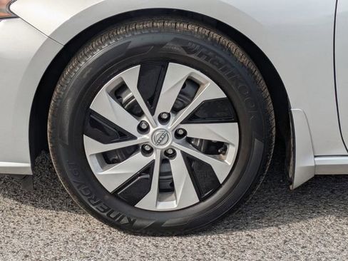 Used 2024 Nissan Altima 2.5 S image 13