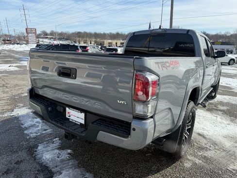 Used 2021 Toyota Tacoma TRD Sport w/ Technology Package image 3