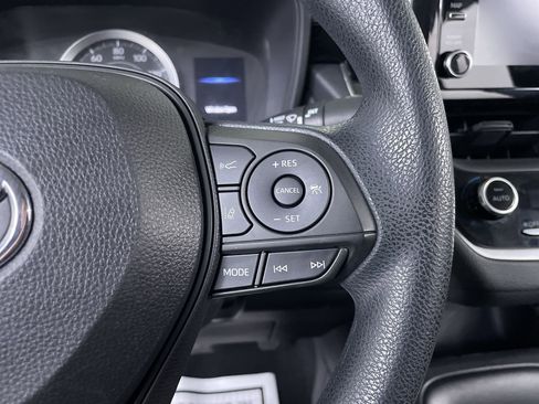 Used 2020 Toyota Corolla LE FWD image 25