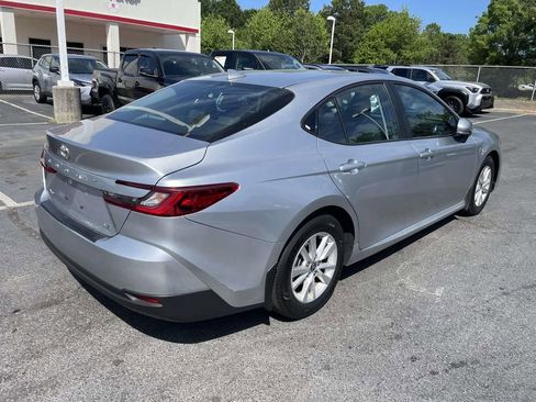 Used 2025 Toyota Camry LE w/ Convenience Package image 10
