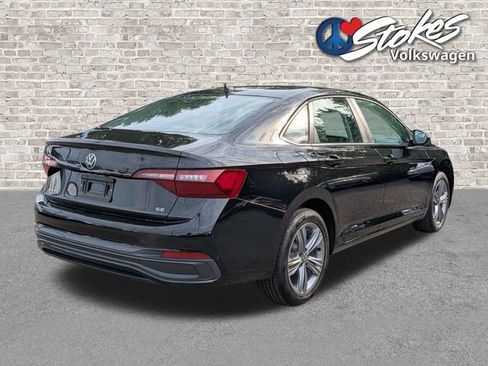 Used 2024 Volkswagen Jetta SE FWD image 4