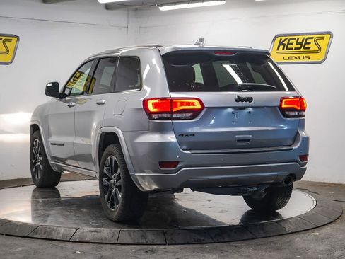 Used 2019 Jeep Grand Cherokee Altitude image 2
