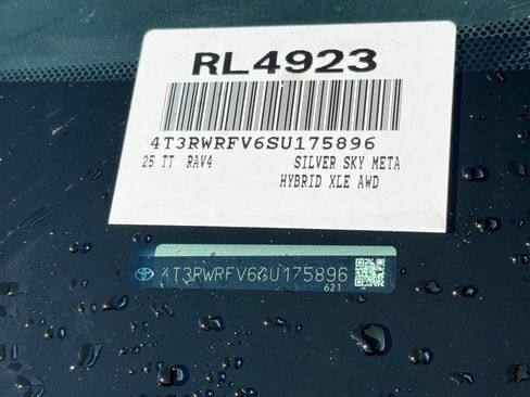 Used 2025 Toyota RAV4 XLE AWD/4WD image 9