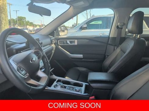 Used 2023 Ford Explorer XLT w/ Equipment Group 202A AWD/4WD image 4