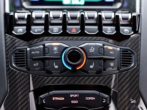 Used 2019 Lamborghini Aventador SVJ image 97