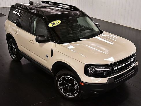 Used 2025 Ford Bronco Sport Outer Banks w/ Outer Banks Tech Package+ AWD/4WD image 12