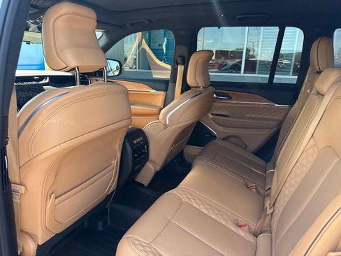 Used 2022 Jeep Grand Cherokee Summit AWD/4WD image 15