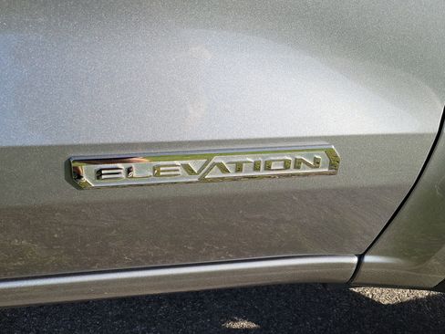 Used 2024 GMC Canyon Elevation w/ Convenience Package image 11