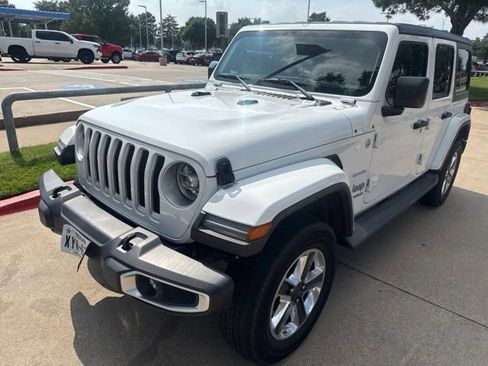 Used 2018 Jeep Wrangler Unlimited Sahara AWD/4WD image 2