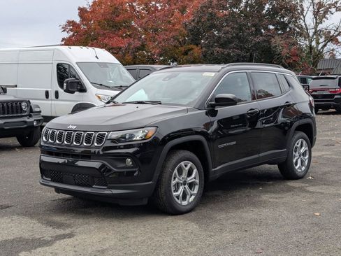 Used 2026 Jeep Compass Latitude AWD/4WD image 3
