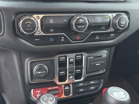 Used 2025 Jeep Wrangler Willys image 31