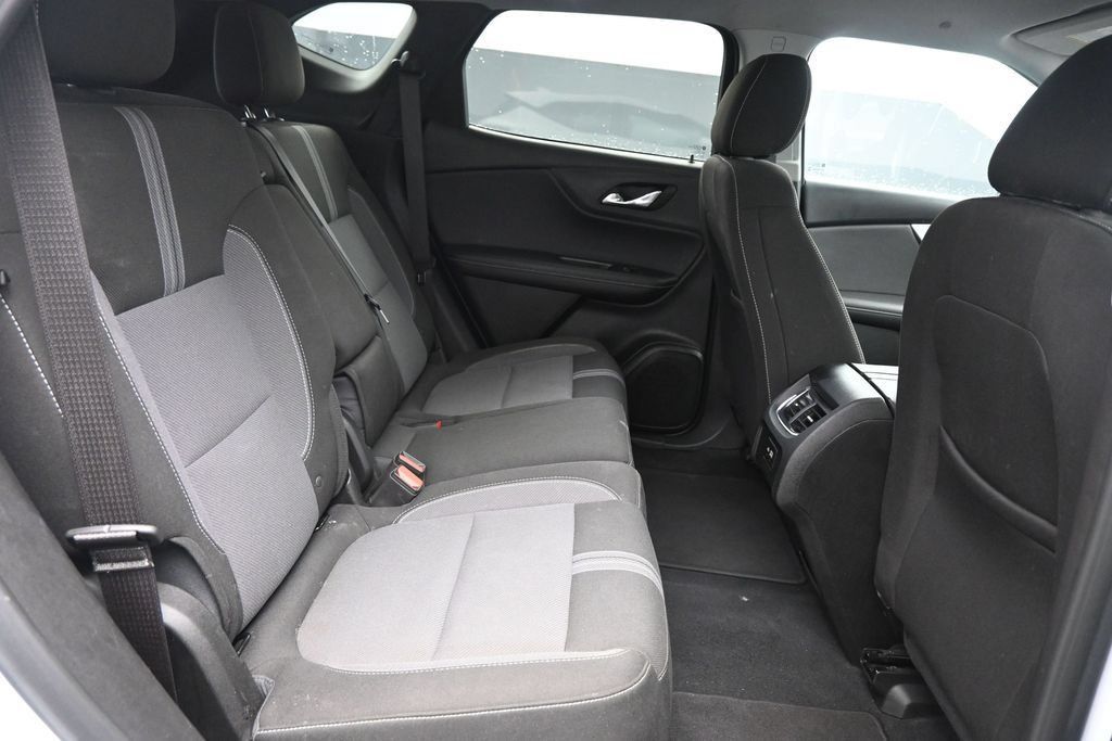 Used 2025 Chevrolet Blazer LT FWD image 11