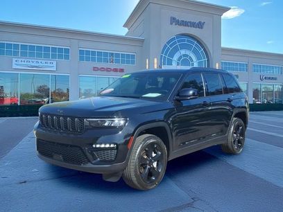 Certified 2025 Jeep Grand Cherokee Limited w/ Black Appearance Package