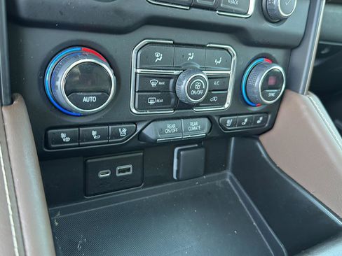 Used 2023 Chevrolet Tahoe High Country image 24