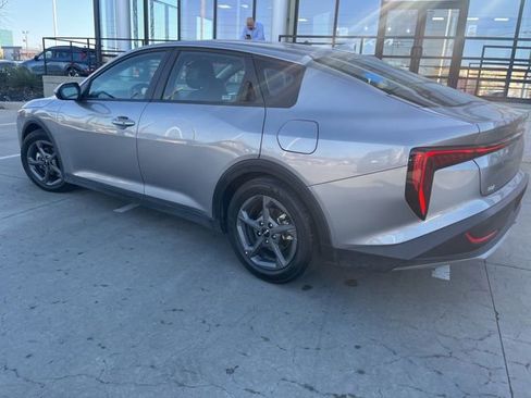 Used 2025 Kia K4 LXS image 3