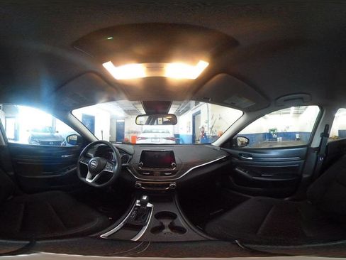 Used 2025 Nissan Altima 2.5 SV FWD image 37