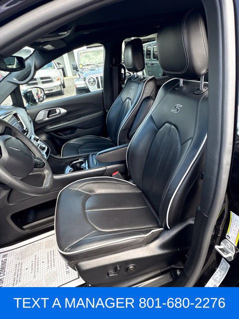 Used 2025 Chrysler Pacifica Limited FWD image 11