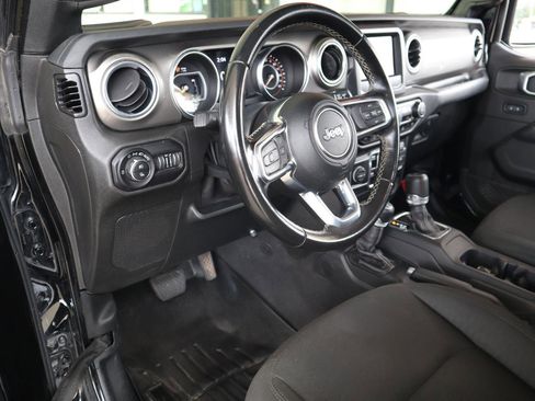 Used 2020 Jeep Gladiator Overland w/ Trailer Tow Package AWD/4WD image 36