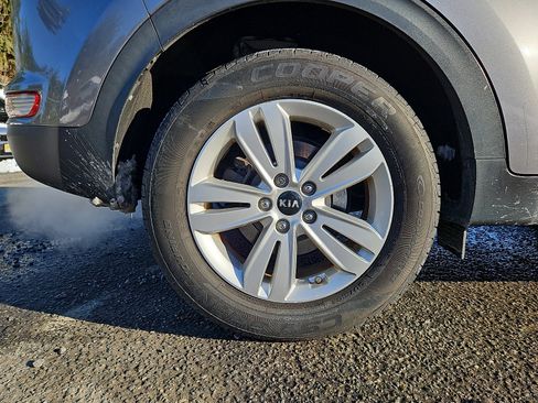 Used 2018 Kia Sportage LX image 9