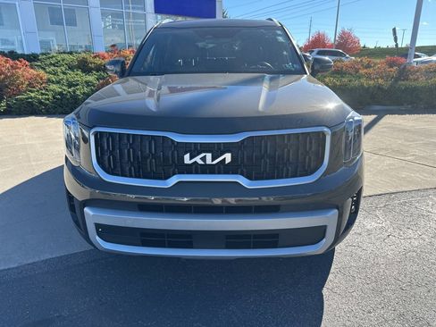Used 2024 Kia Telluride EX w/ EX Captain's Chair Package image 2