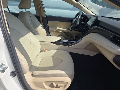 Used 2022 Toyota Camry XLE image 5