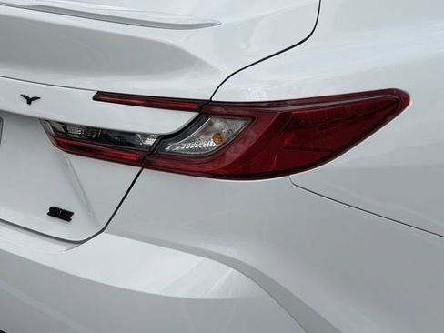 Used 2025 Toyota Camry SE w/ Convenience Package image 7