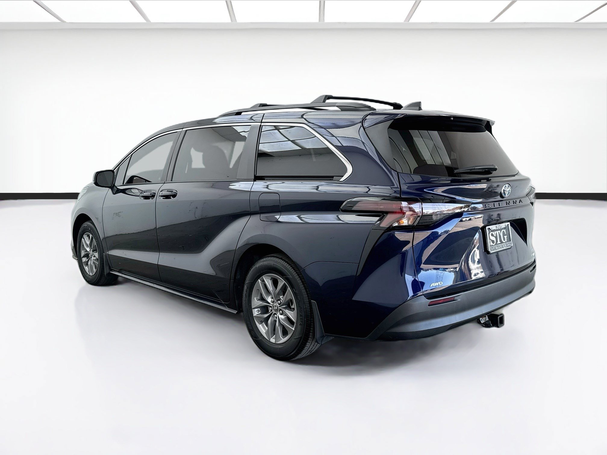 Used 2023 Toyota Sienna LE w/ LE Plus Package AWD/4WD image 6