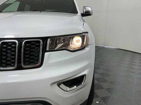 Used 2017 Jeep Grand Cherokee Limited AWD/4WD image 8
