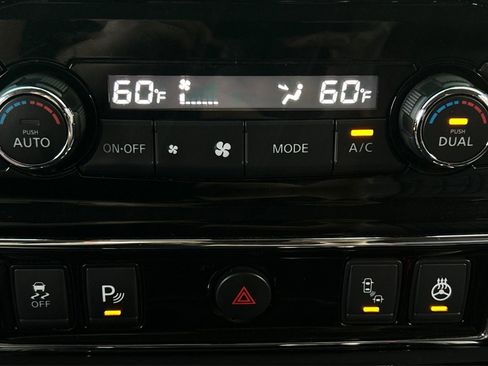 Used 2019 Nissan Titan Platinum Reserve image 31