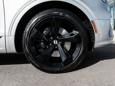 Certified 2023 Bentley Bentayga Extended Wheelbase AWD/4WD image 16