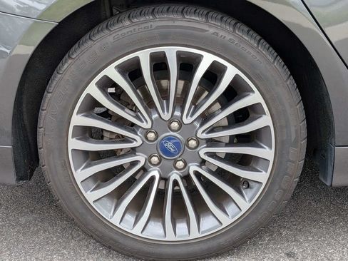 Used 2017 Ford Fusion SE w/ Fusion SE Technology Package FWD image 12