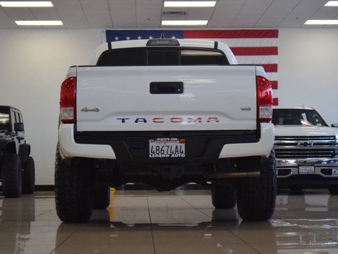 Used 2017 Toyota Tacoma SR AWD/4WD image 29