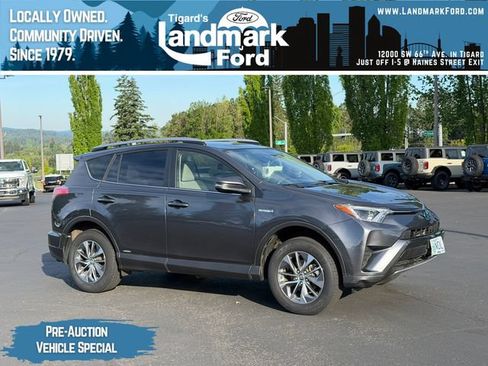 Used 2018 Toyota RAV4 LE AWD/4WD image 1
