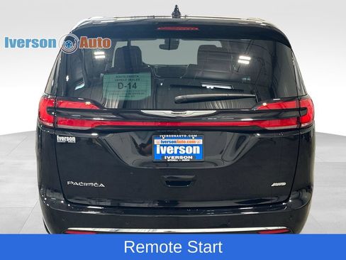 Used 2024 Chrysler Pacifica Touring-L AWD/4WD image 8