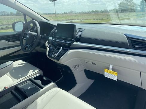 New 2026 Honda Odyssey Touring image 15