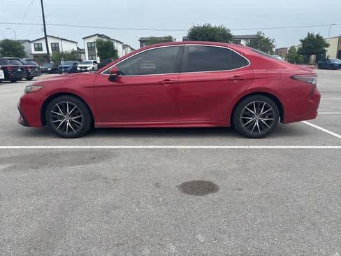 Used 2023 Toyota Camry SE FWD image 2