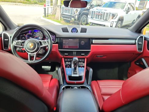 Used 2023 Porsche Cayenne Platinum Edition AWD/4WD image 19