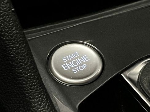 Used 2024 Volkswagen Tiguan SE R-Line image 15