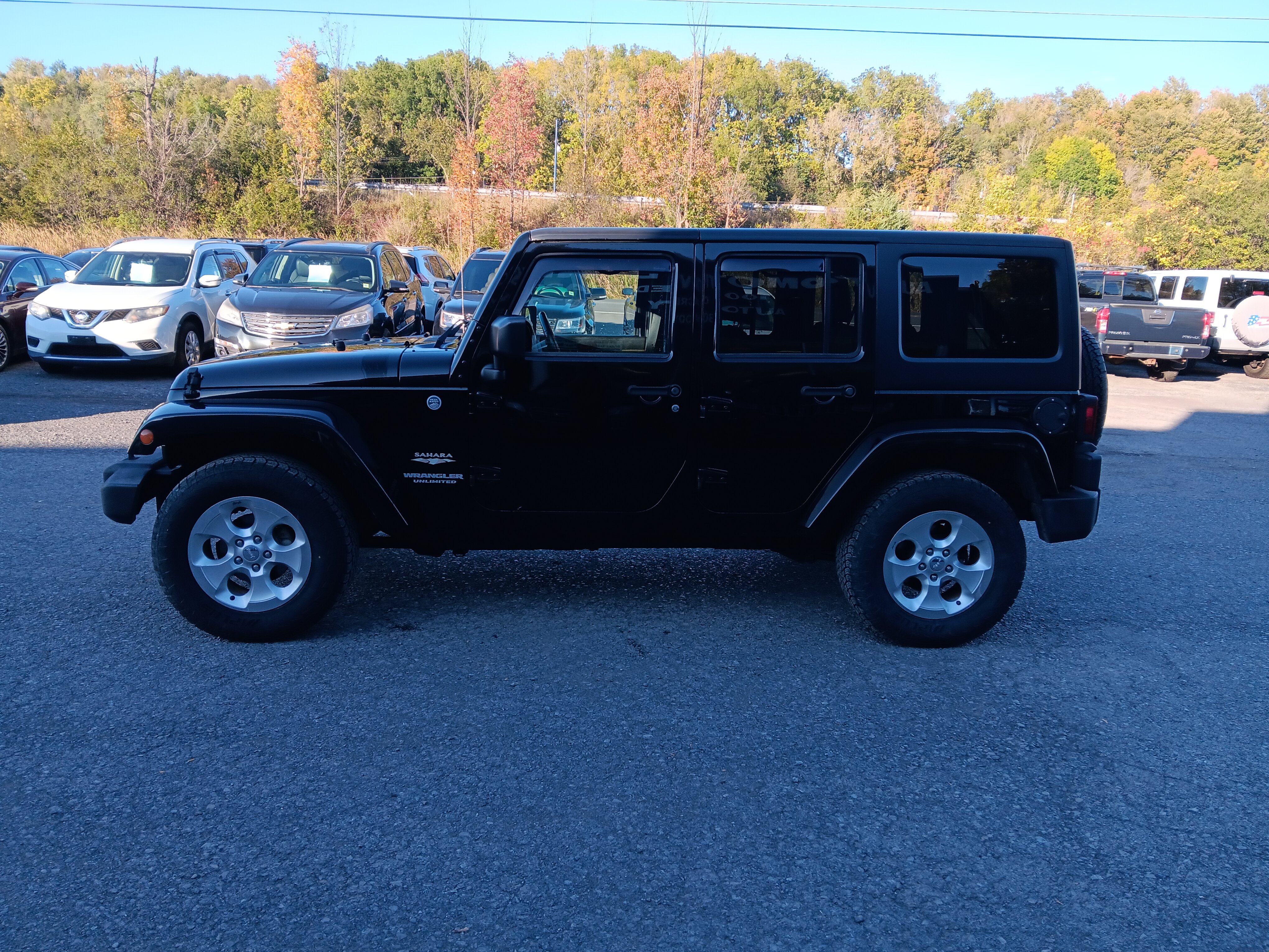 Used 2015 Jeep Wrangler Unlimited Sahara w/ Connectivity Group AWD/4WD image 2