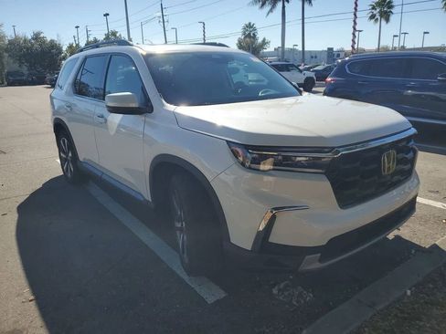 Used 2023 Honda Pilot Touring image 3