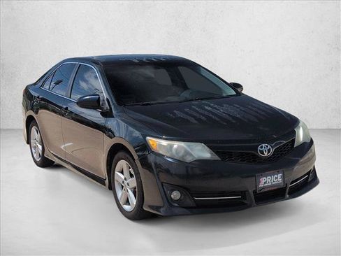 Used 2012 Toyota Camry SE FWD image 3
