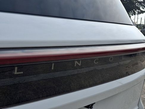 Certified 2025 Lincoln Navigator Reserve AWD/4WD image 30