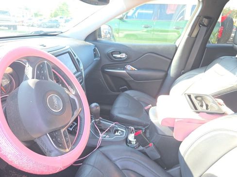 Used 2021 Jeep Cherokee Latitude Lux w/ Sun & Sound Group image 16