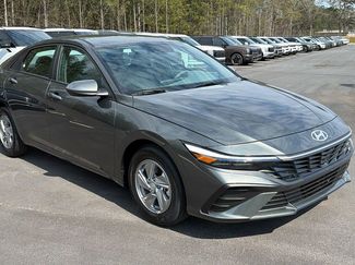 New 2026 Hyundai Elantra SE video 3