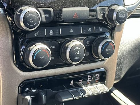Used 2022 RAM 1500 Laramie AWD/4WD image 23