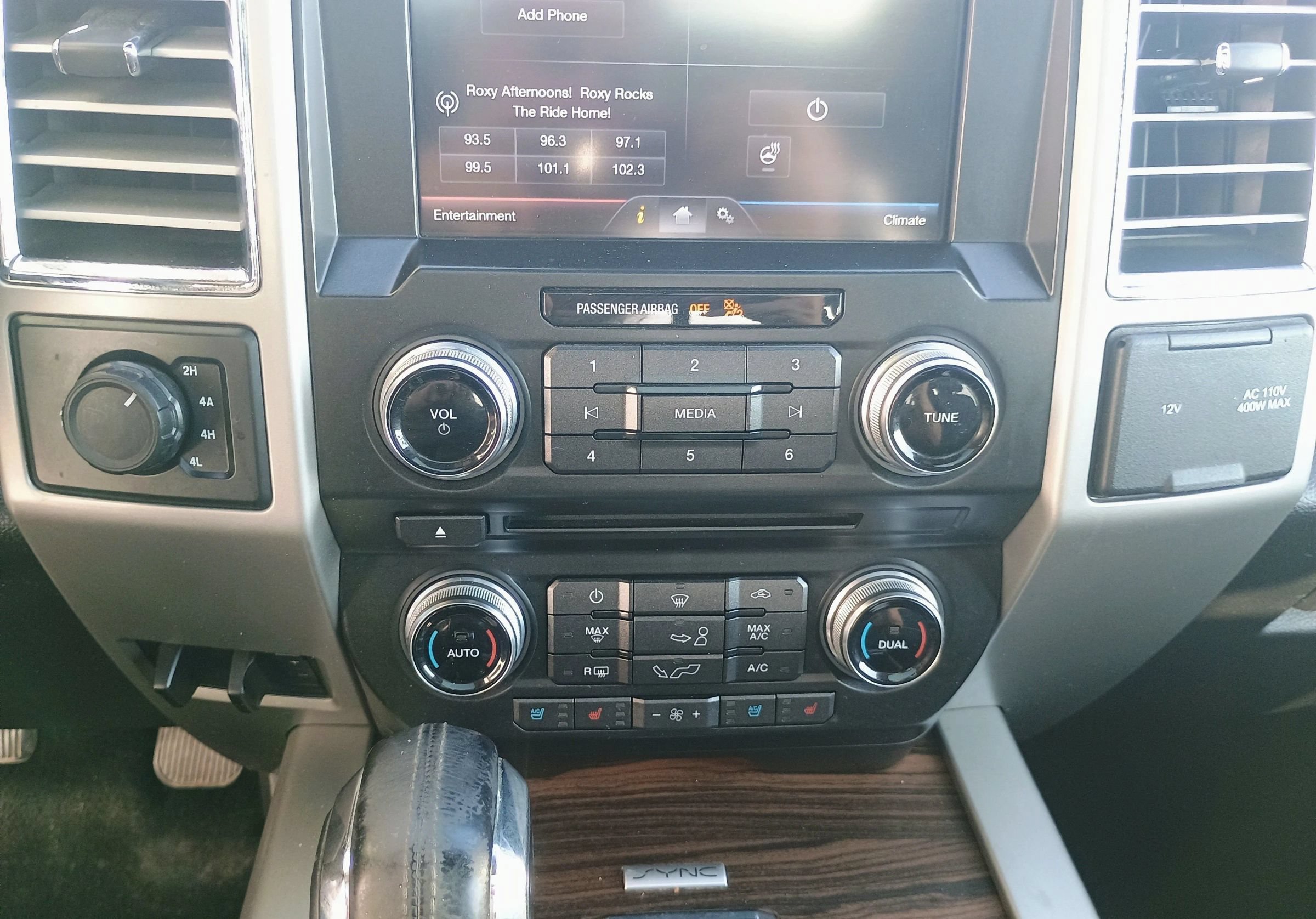Used 2015 Ford F150 Lariat w/ Equipment Group 502A Luxury AWD/4WD image 18