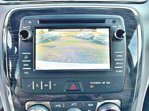 Used 2017 Buick Enclave Leather image 16